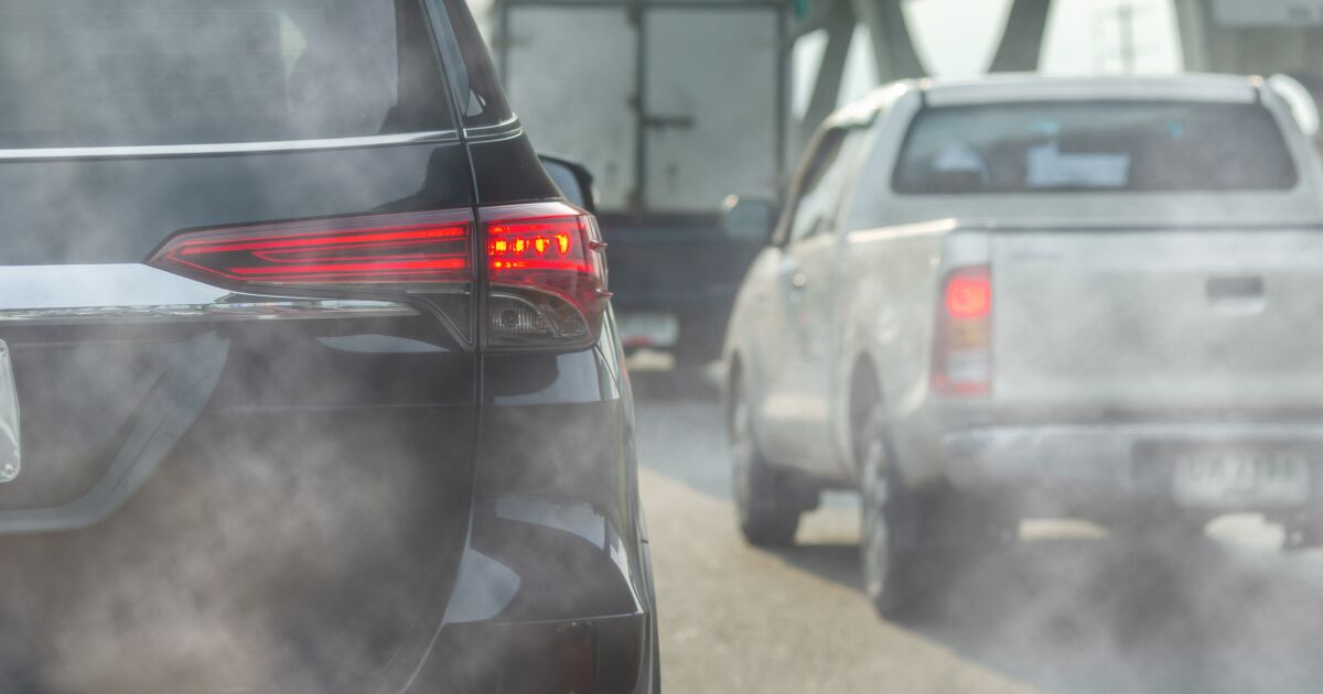 ¿Qué significa el humo del auto?
