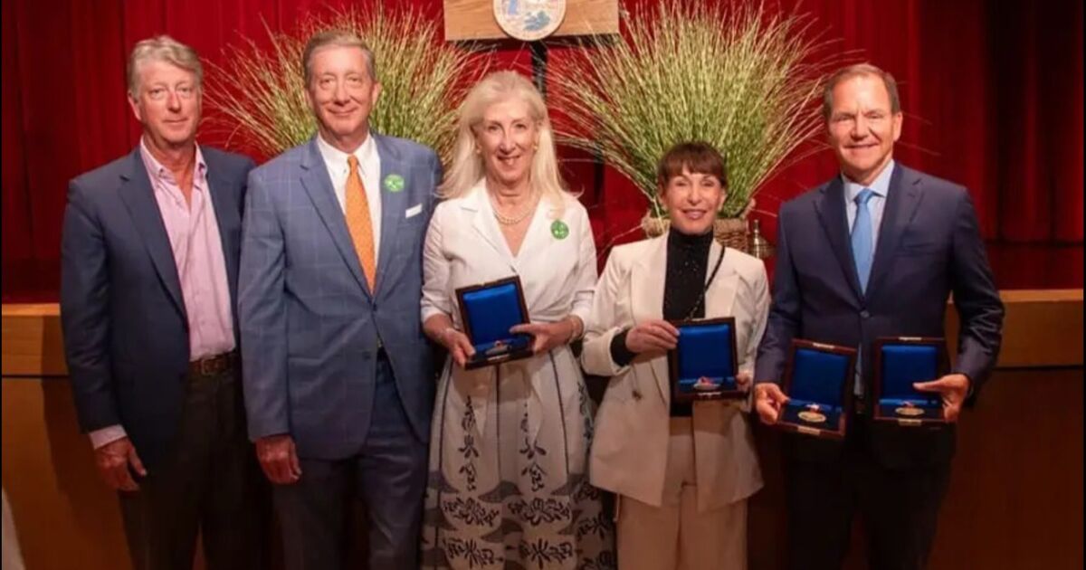 Los campeones de los Everglades de Florida reciben uno de los máximos honores del estado