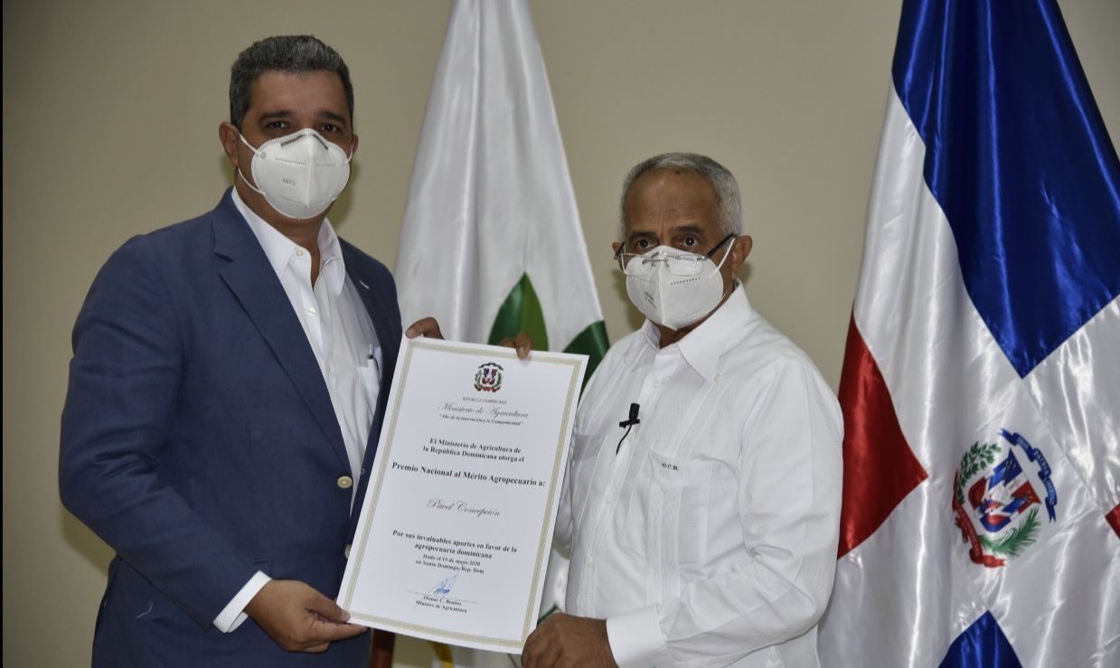 Presidente de ADA fue condecorado con el Premio Nacional al Mérito