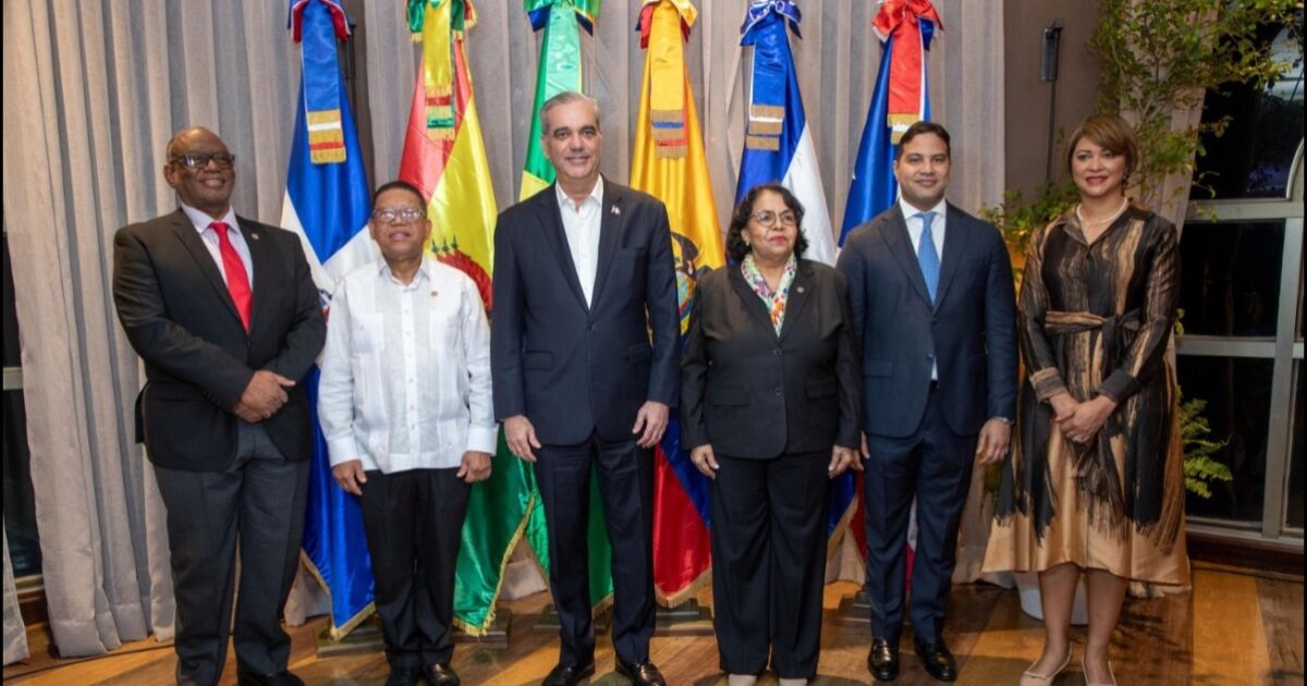 Presidente Abinader asiste a apertura de clase magistral que busca fortalecer la transparencia y rendición de cuentas a nivel internacional
