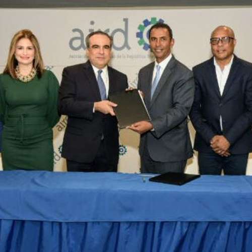 AIRD y Dominicana Limpia se comprometen a impulsar el reciclaje de plástico y materiales de construcción