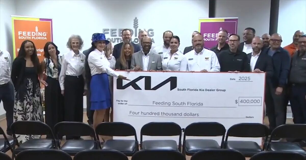 Los concesionarios y socios de Kia donan $400,000 a Feeding South Florida