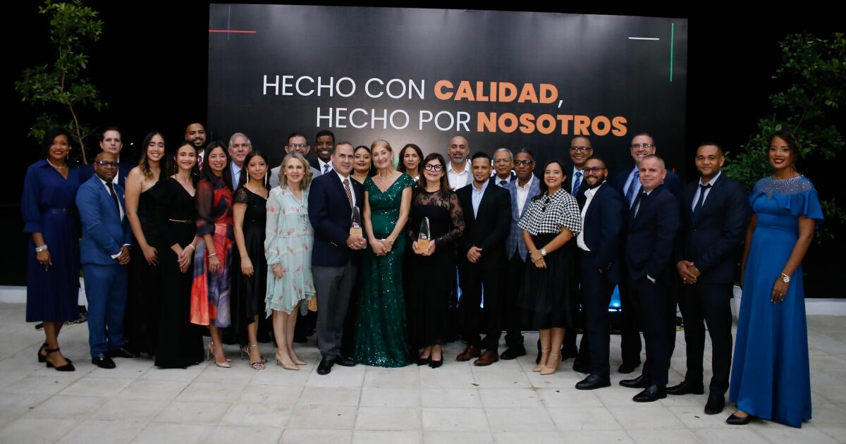 Reid & Compañía, S. A. es reconocida plata, en el renglón Gran Empresa, por el Premio Nacional a la Calidad del Sector Privado