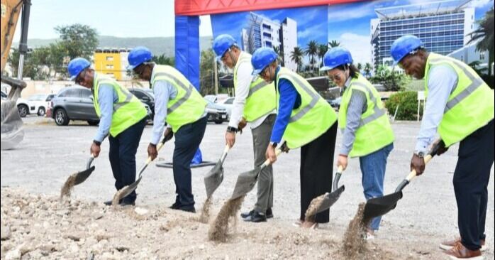 Inicia la construcción de una nueva torre médica en el Hospital Universitario de las Indias Occidentales de Jamaica