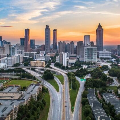 Atlanta se posiciona entre los 5 principales mercados de oficinas de EE. UU. con 17 millones de pies cuadrados negociados en 2025