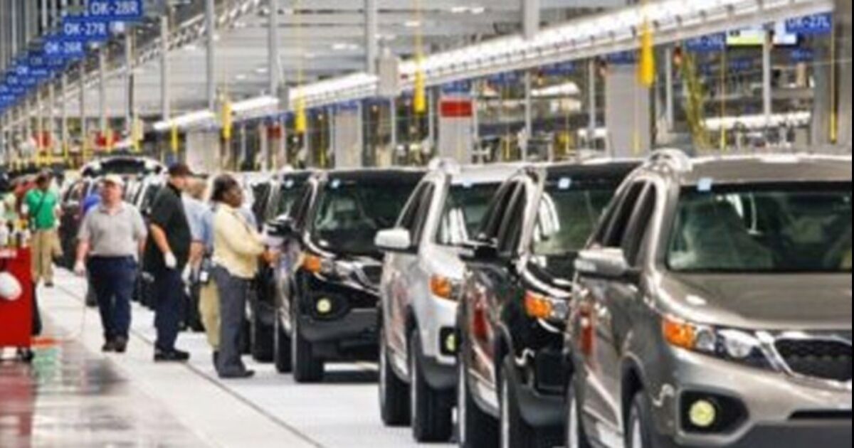 El análisis de la AAA revela que los costos de los vehículos nuevos han disminuido