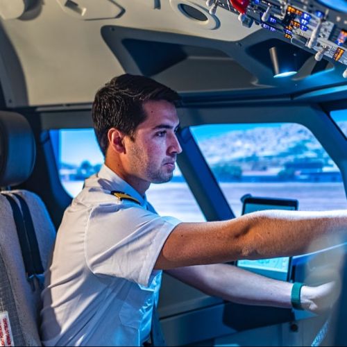 Insta OACI a reconsiderar estatutos sobre límite de edad para pilotos