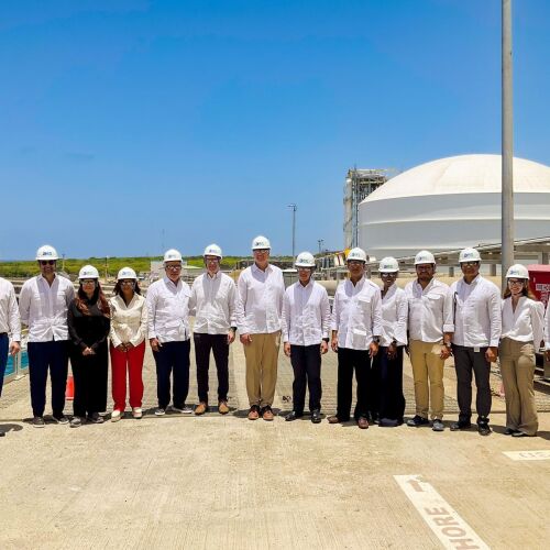 Subsecretario de Estado de EE.UU. visita AES Dominicana y conoce la mayor inversión energética estadounidense en el país