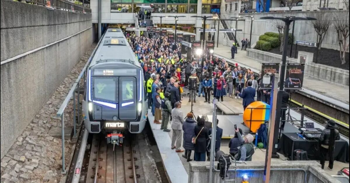 Atlanta recibe el primero de 56 nuevos trenes eléctricos