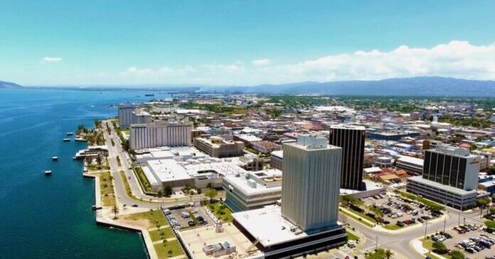 Moody's eleva la calificación crediticia de Jamaica a Ba3, perspectiva estable