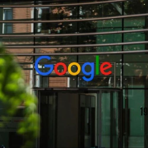 Google suspende la creación de imágenes de personas con la ayuda de IA tras error