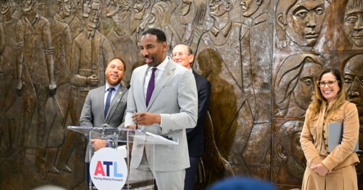 El alcalde de Atlanta anuncia iniciativas para ayudar a impulsar a las pequeñas empresas durante la Copa del Mundo
