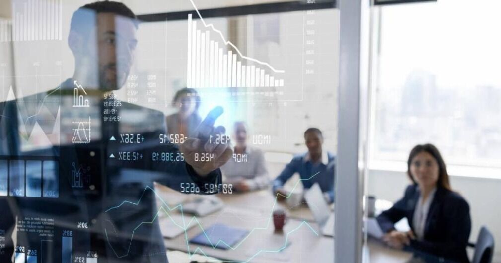 ¿Cuánto ha caído la creación de empresas en Colombia en los últimos meses?