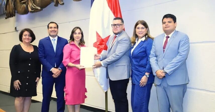 MEF presenta en la Asamblea Nacional el proyecto de ley para la acuñación de monedas conmemorativas