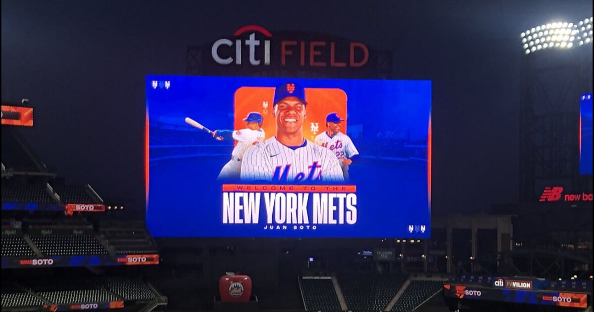 Juan Soto fue presentado por los Mets en el Citi Field tras firmar un contrato récord de 765 millones de dólares por 15 años