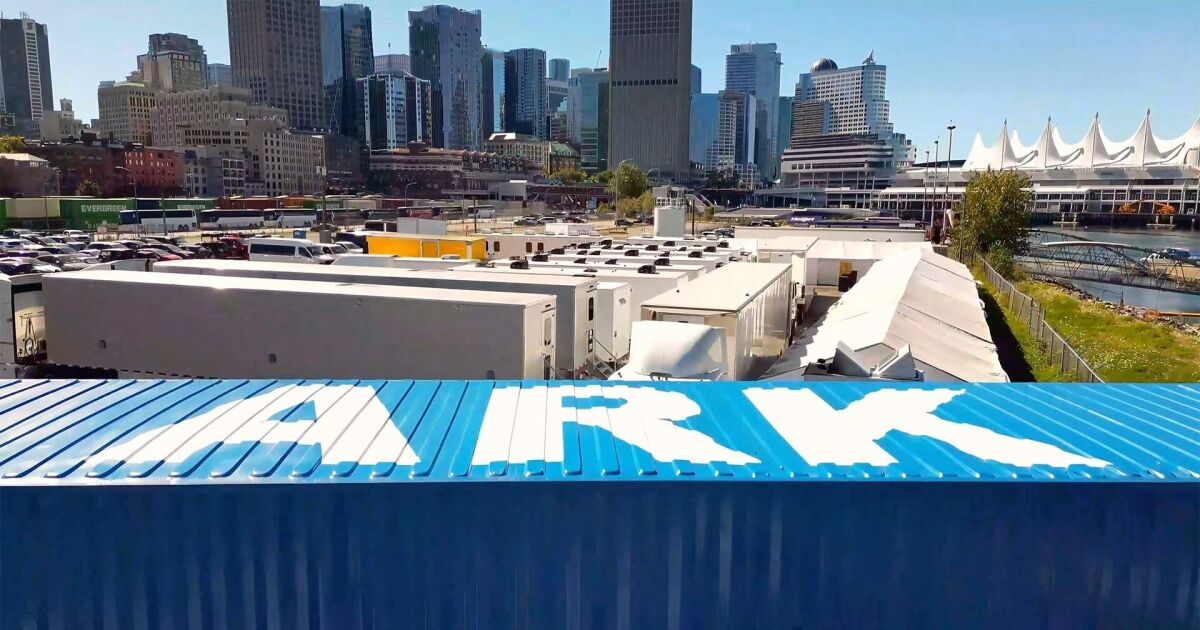 Denovia impulsa "The Ark" desde su lanzamiento hasta su producción a escala comercial, con el objetivo de aprovechar la oportunidad que representa el mercado de residuos plásticos y textiles, valorado en un billón de dólares