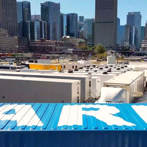 Denovia impulsa "The Ark" desde su lanzamiento hasta su producción a escala comercial, con el objetivo de aprovechar la oportunidad que representa el mercado de residuos plásticos y textiles, valorado en un billón de dólares