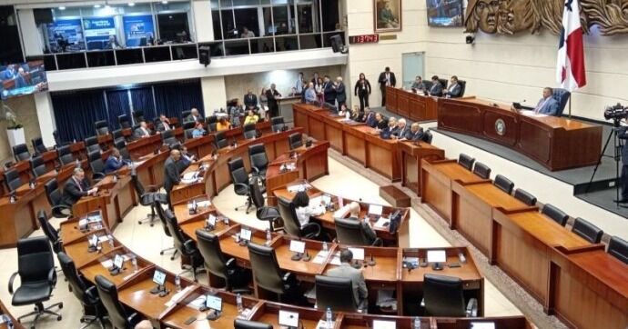 Agenda legislativa Panamá: Comisiones debaten presupuesto, becas y salud 24/7