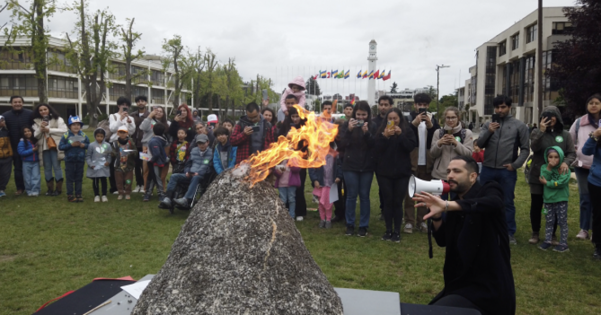 Más de dos mil personas experimentaron, jugaron y aprendieron sobre la ciencia volcánica en Chile