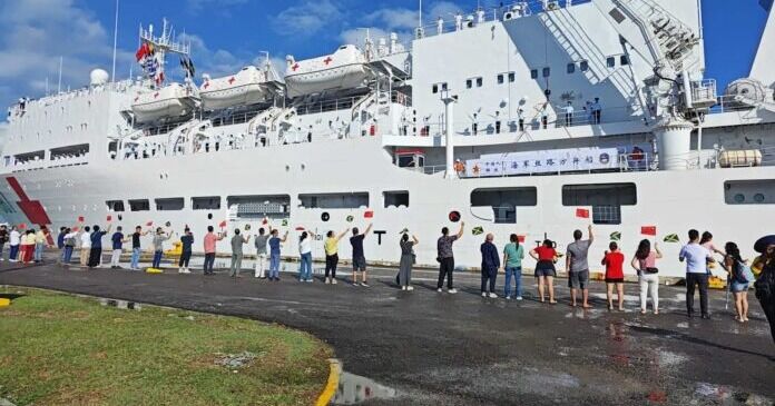 Primer ministro Holness agradece a China por el apoyo durante el huracán, el barco hospital y la asistencia de limpieza