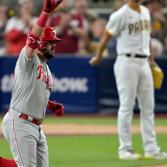 NLCS: el jonrón de 488 pies de Kyle Schwarber inspira a los Filis a ganar el Juego 1