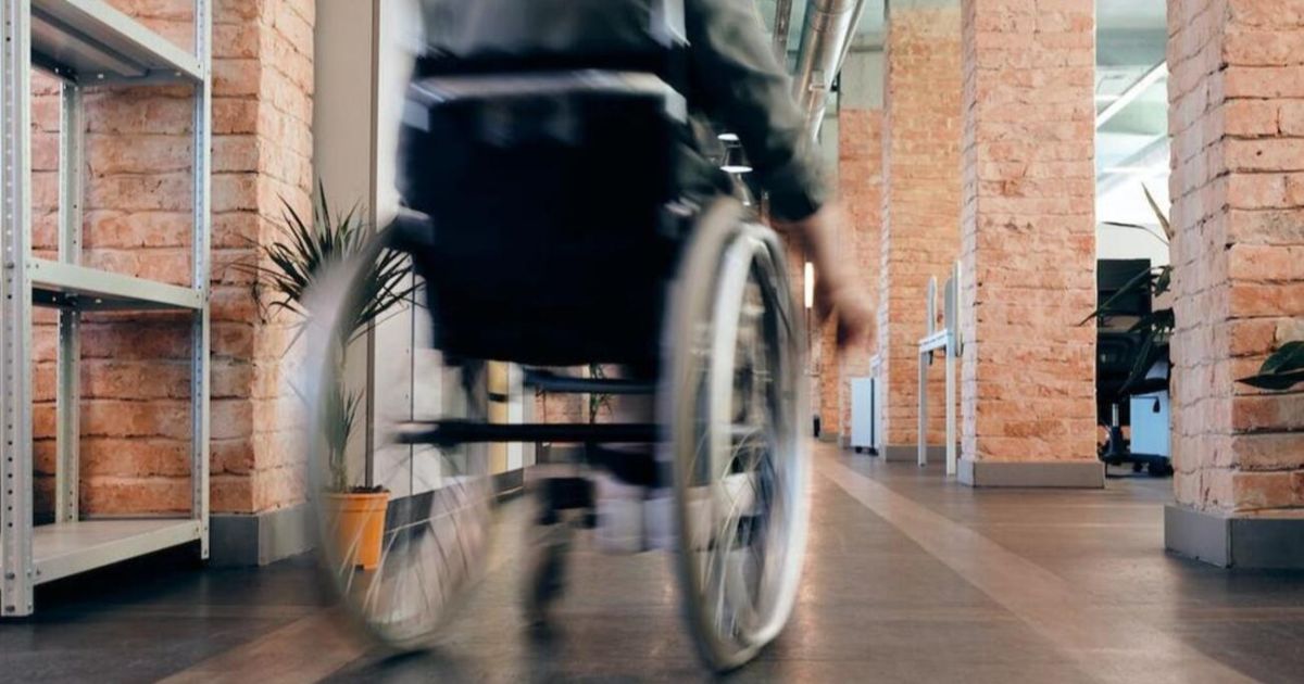 Una asociación sin fines de lucro está ayudando con un programa a las personas con discapacidad