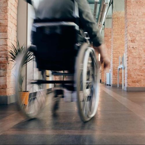 Una asociación sin fines de lucro está ayudando con un programa a las personas con discapacidad