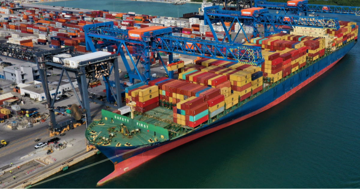 Port Everglades aumenta su eficiencia operativa con nuevas grúas pórtico para contenedores de envío a tierra