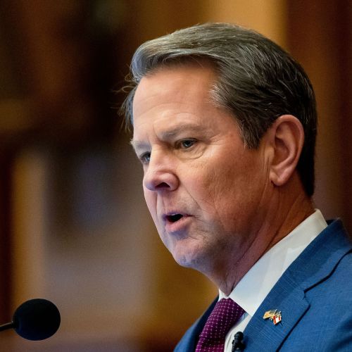 Kemp promueve un enfoque "estatal" para el seguro de salud