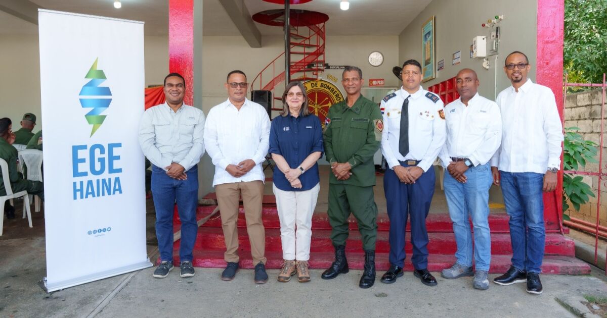 EGE Haina entrega remozamiento de las instalaciones del Cuerpo de Bomberos de Esperanza