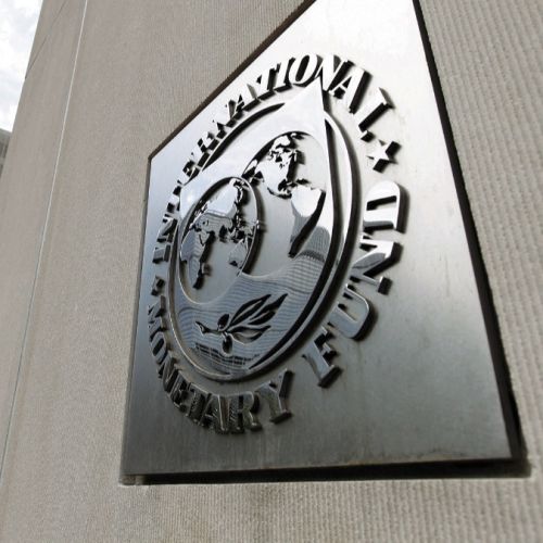 FMI pide mayor protección social ante efecto en empleos de la IA