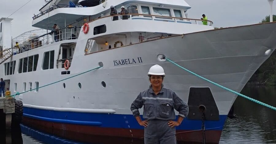 Ecuatoriana lidera operaciones marítimas en una industria donde las mujeres representan el 1% de la fuerza laboral