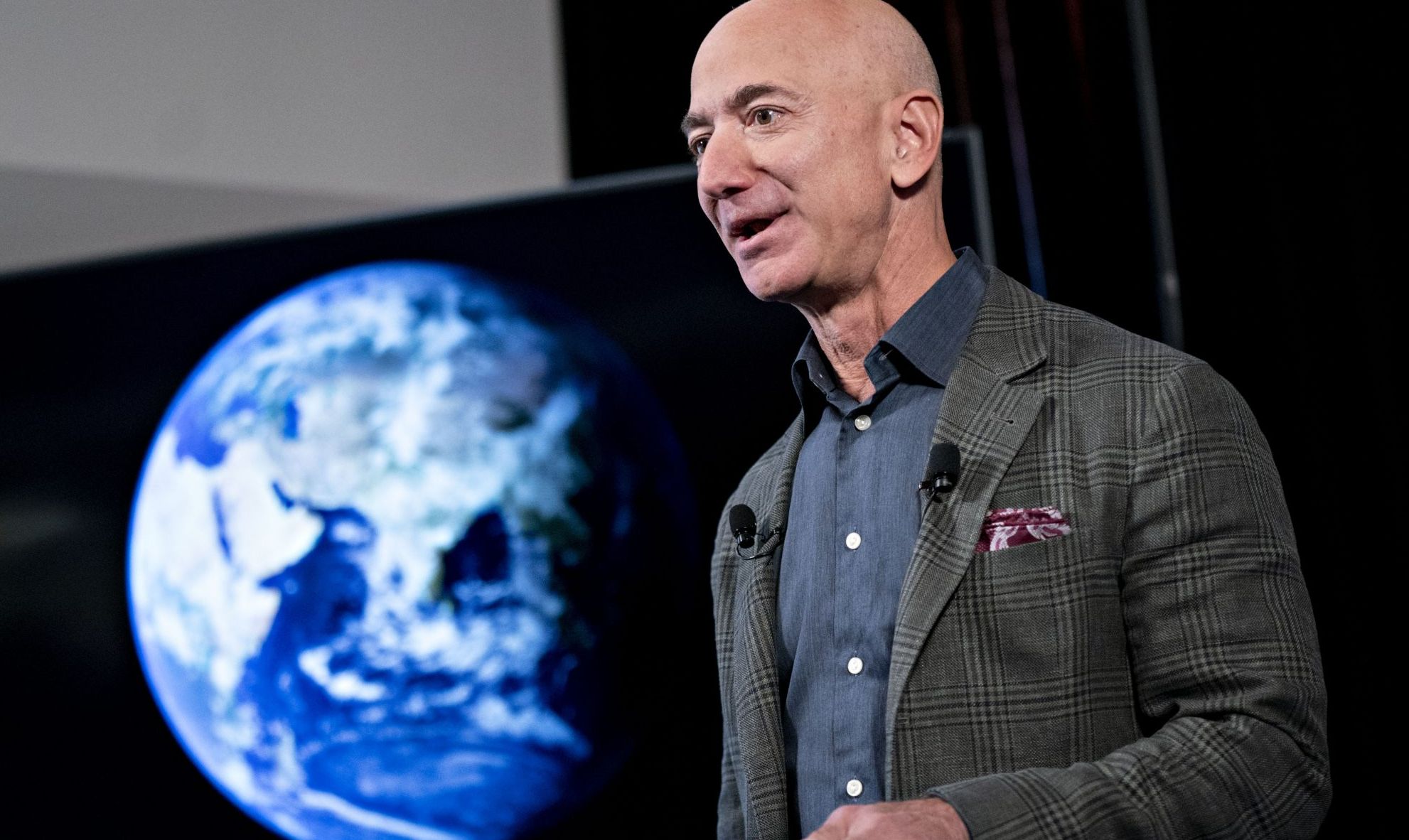 El patrimonio de Bezos marca un nuevo récord y apunta a los 200.000 millones