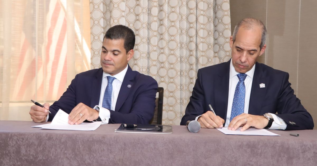 AMCHAMDR y ASONAHORES firman acuerdo de colaboración en Nueva York durante SEMDOM 2023