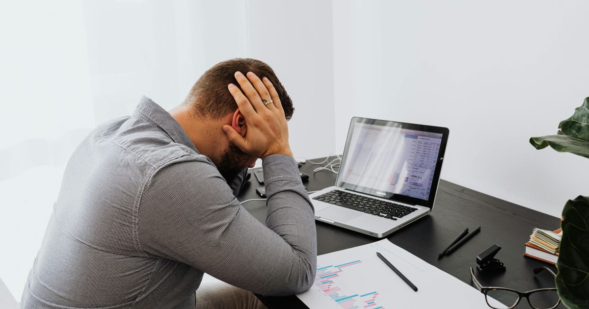 Día de la Salud Ocupacional: el costo invisible del burnout en la  productividad en Ecuador