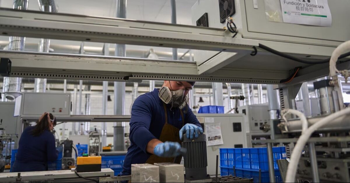 Economía apunta tres meses a la baja; industria tendrá su mayor caída