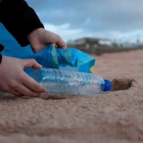 Más envases reutilizables para evitar 1 billón de botellas y vasos de un solo uso a 2030