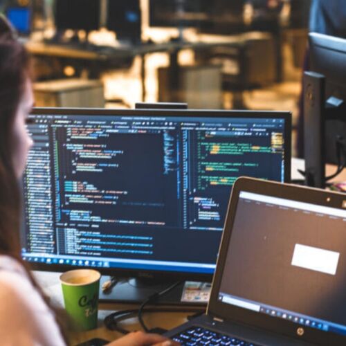El empleo tecnológico en el mercado laboral aumenta mientras otros indicadores retroceden