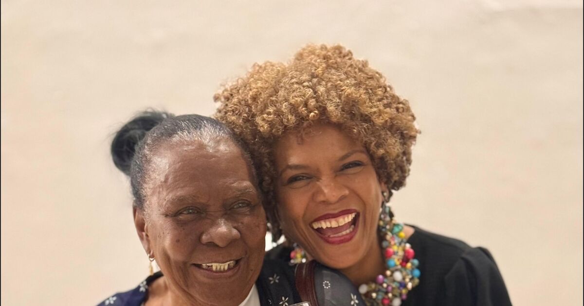 Presentan “Hilos del Caribe” poemas sobre el pelo de Marivell Contreras