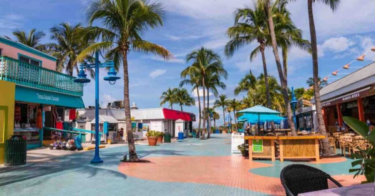 Fort Myers Beach en el oeste de Florida busca recuperar el turismo