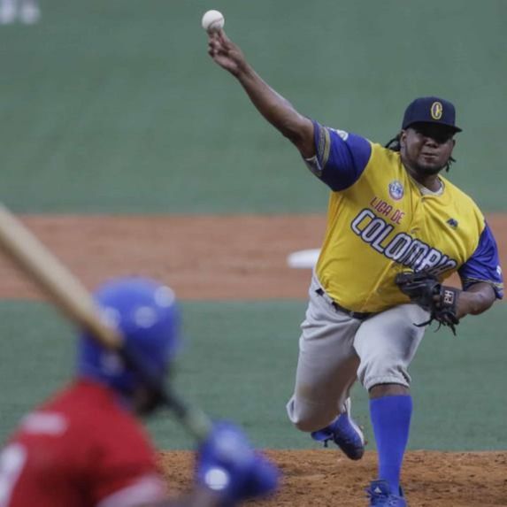 López domina a Licey de Dominicana y acerca a Montería a la clasificación