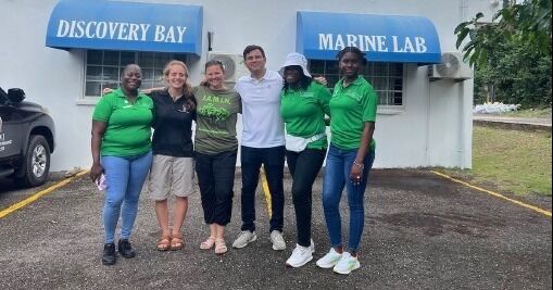 Playa Hotels & Resorts profundiza su compromiso con el bienestar animal y la educación ambiental en Jamaica