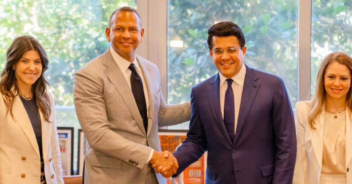 Alex Rodríguez se convierte en el principal inversor del nuevo aeropuerto de Playa Grande