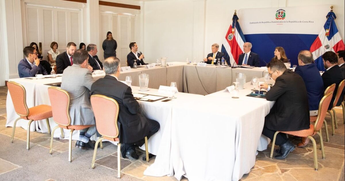 Presidente Abinader sostiene encuentro con empresarios de Costa Rica organizado por la Embajada Dominicana