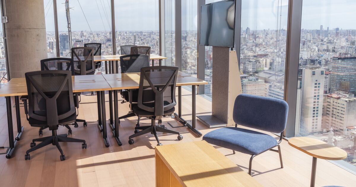 Oficinas "plug & play": la nueva alternativa que surge para las empresas en Chile