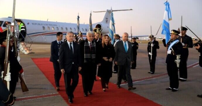 Presidente José Raúl Mulino llega a Argentina para participar en histórica Cumbre del Mercosur como Estado Asociado