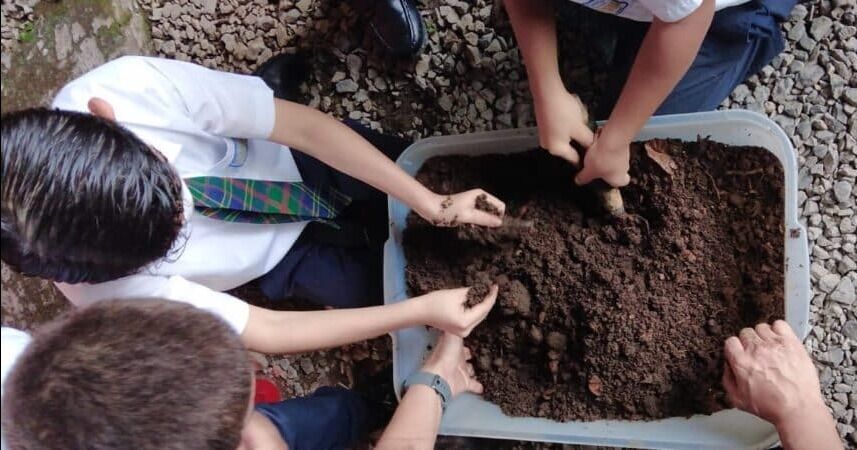 Sociedad de Seguros de Vida con el programa Yo Pienso Verde: Centros educativos reciben reconocimiento por buenas prácticas ambientales
