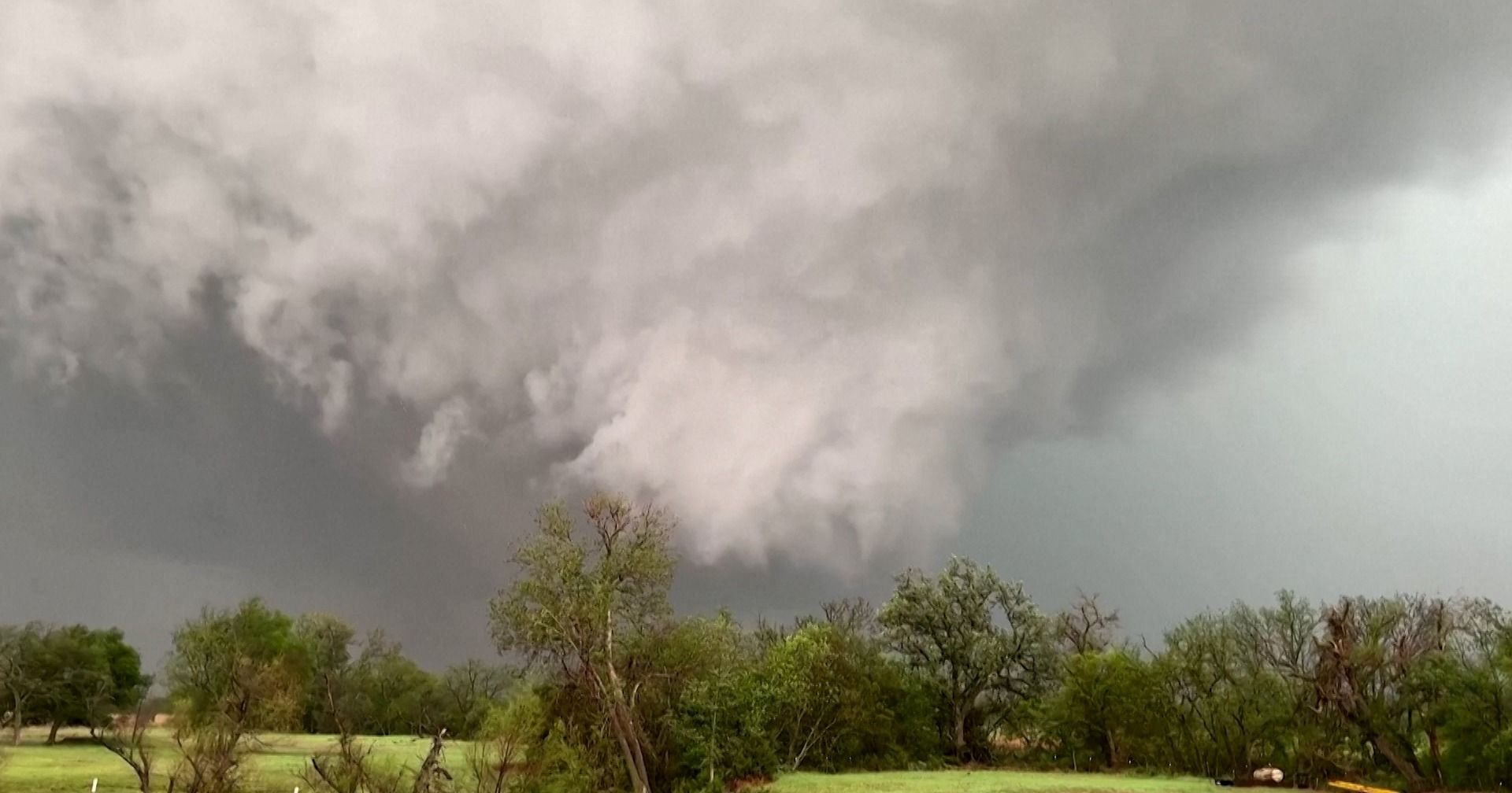 Pronostican fuertes tormentas eléctricas, inundaciones repentinas y tornados en gran parte del este de EEUU