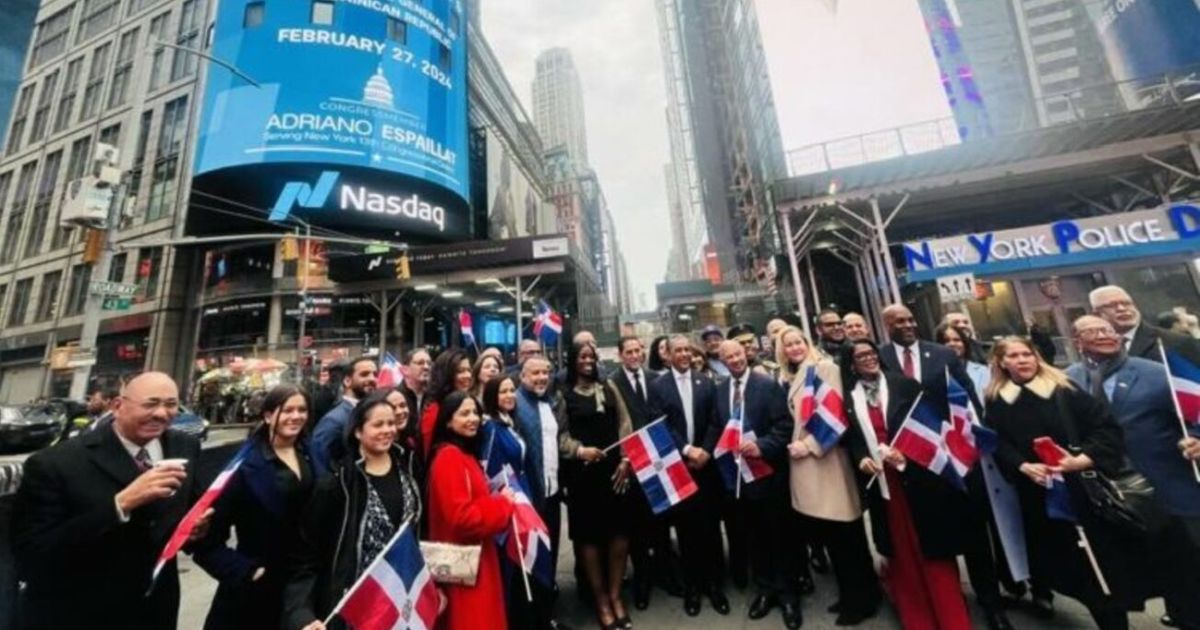 Dominicanos cierran la bolsa de valores NASDAQ por Día de la Independencia Nacional