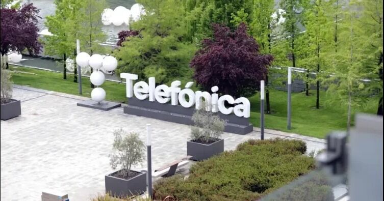 Telefónica se va de Chile: vende su filial a Millicom y NJJ
